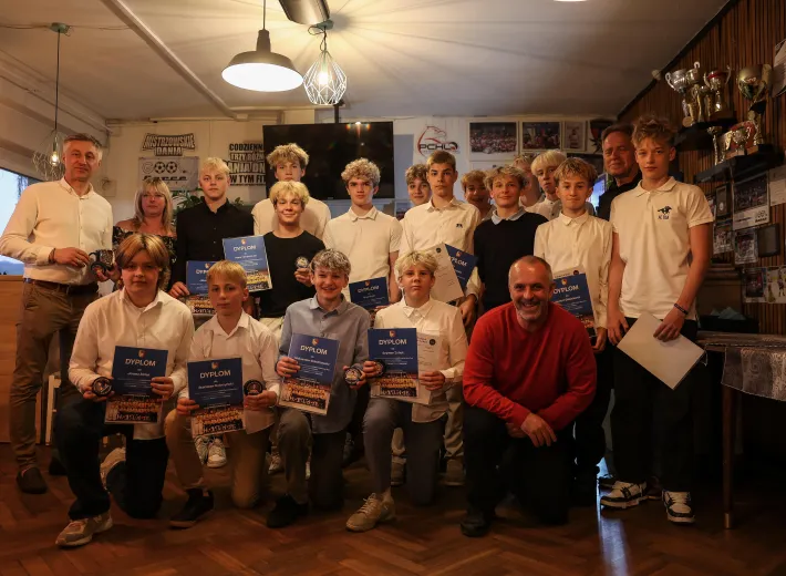 Srebrni Młodzicy MMKS Podhale uhonorowani – spotkanie o przyszłości mlodzieżowego hokeja w Nowym Targu