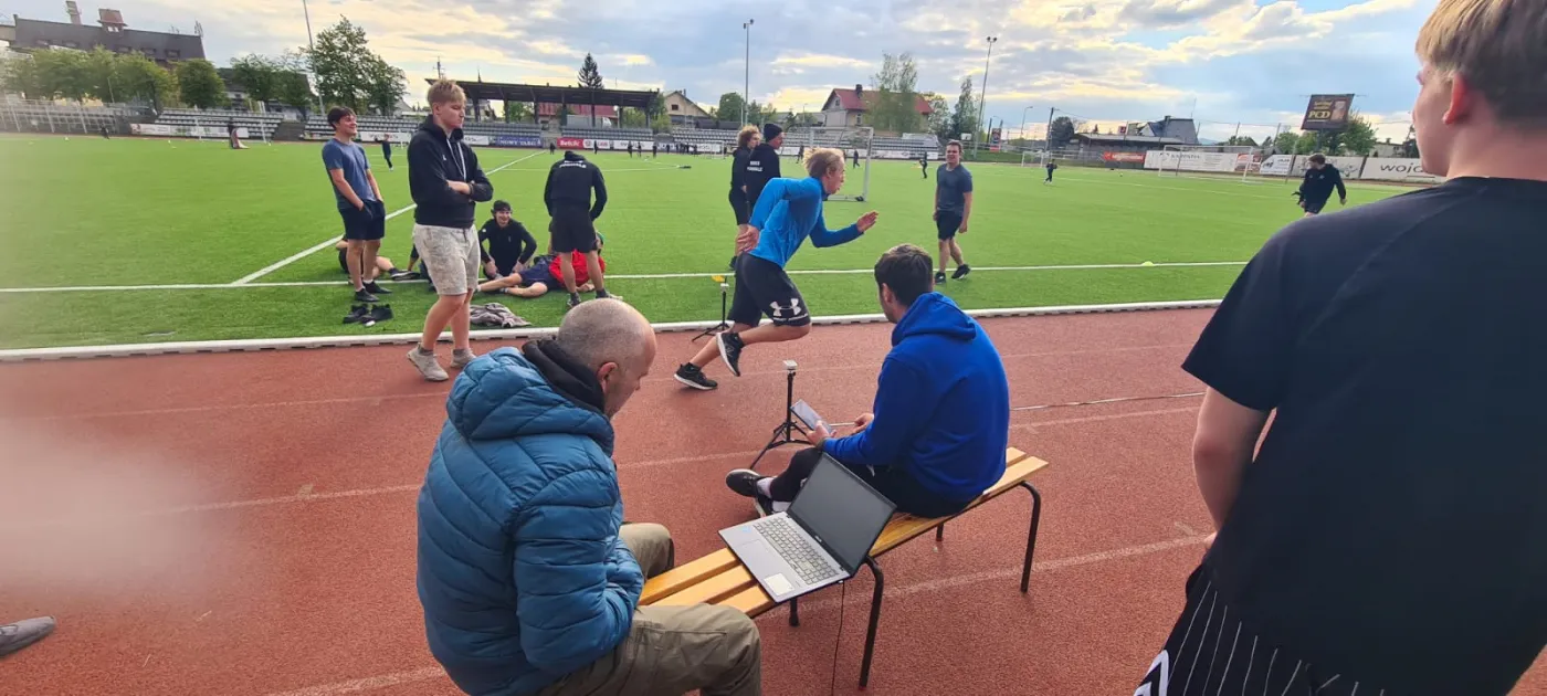 Zawodnicy Szkoły Mistrzostwa Sportowego rozpoczęli przygotowania do sezonu od testów sprawnościowych.