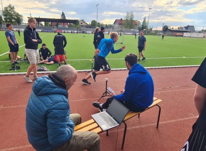 Zawodnicy Szkoły Mistrzostwa Sportowego rozpoczęli przygotowania do sezonu od testów sprawnościowych.