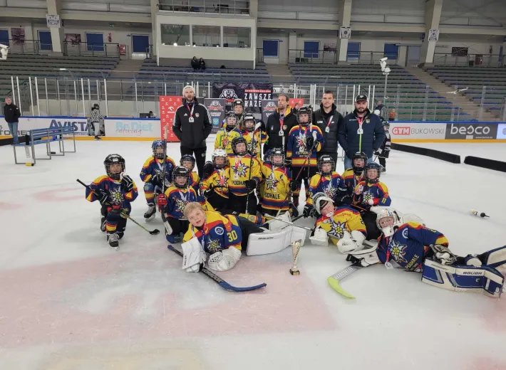 Najmłodsi zawodnicy MMKS Podhale Nowy Targ zwycieżyli na turnieju w Sanoku