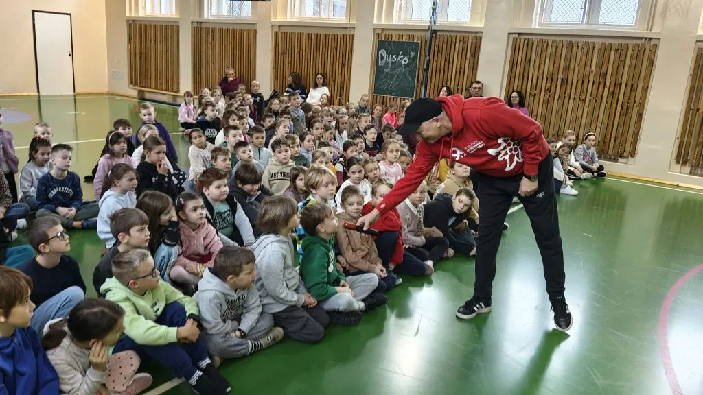Hokejowe emocje i nabór do Szarotek – spotkanie w SP1