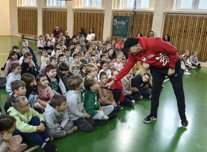 Hokejowe emocje i nabór do Szarotek – spotkanie w SP1