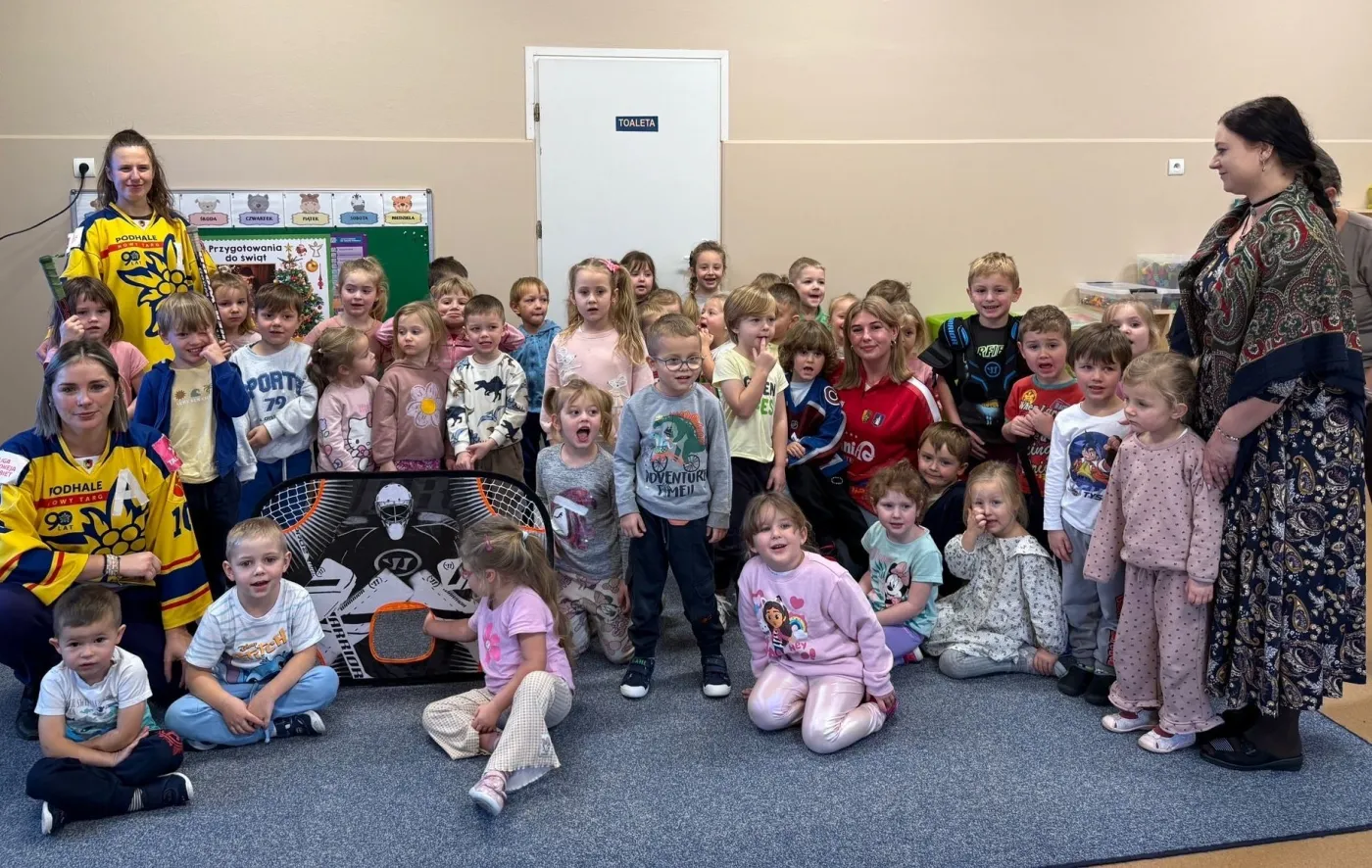 Hokej w przedszkolu! Trenerki MMKS Podhale promują hokej wśród najmłodszych