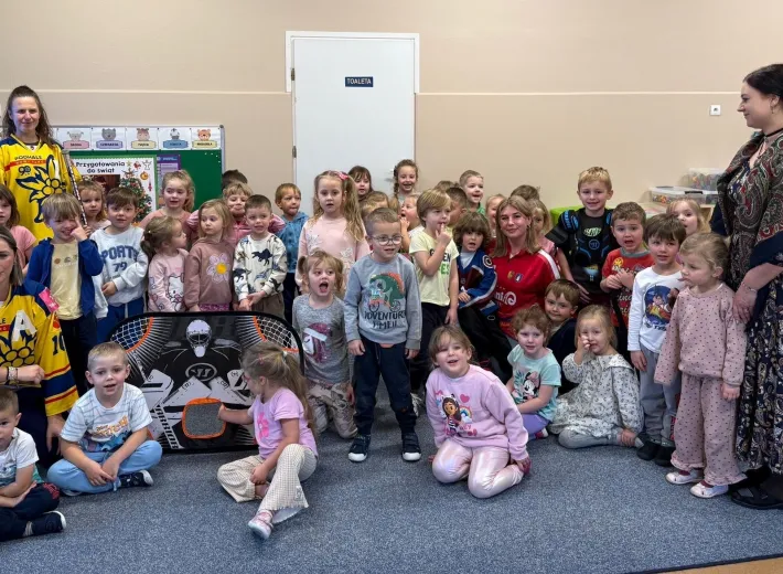 Hokej w przedszkolu! Trenerki MMKS Podhale promują hokej wśród najmłodszych